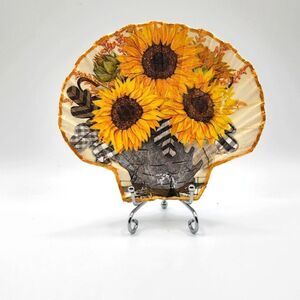Decoupage Scalloped shell Sunflowers in a basket